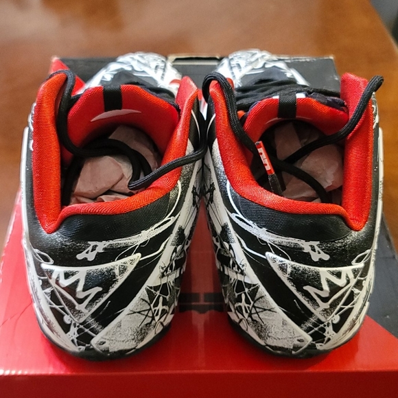 Lebron 11 Graffiti sz 13 worn 1 - Picture 3 of 4